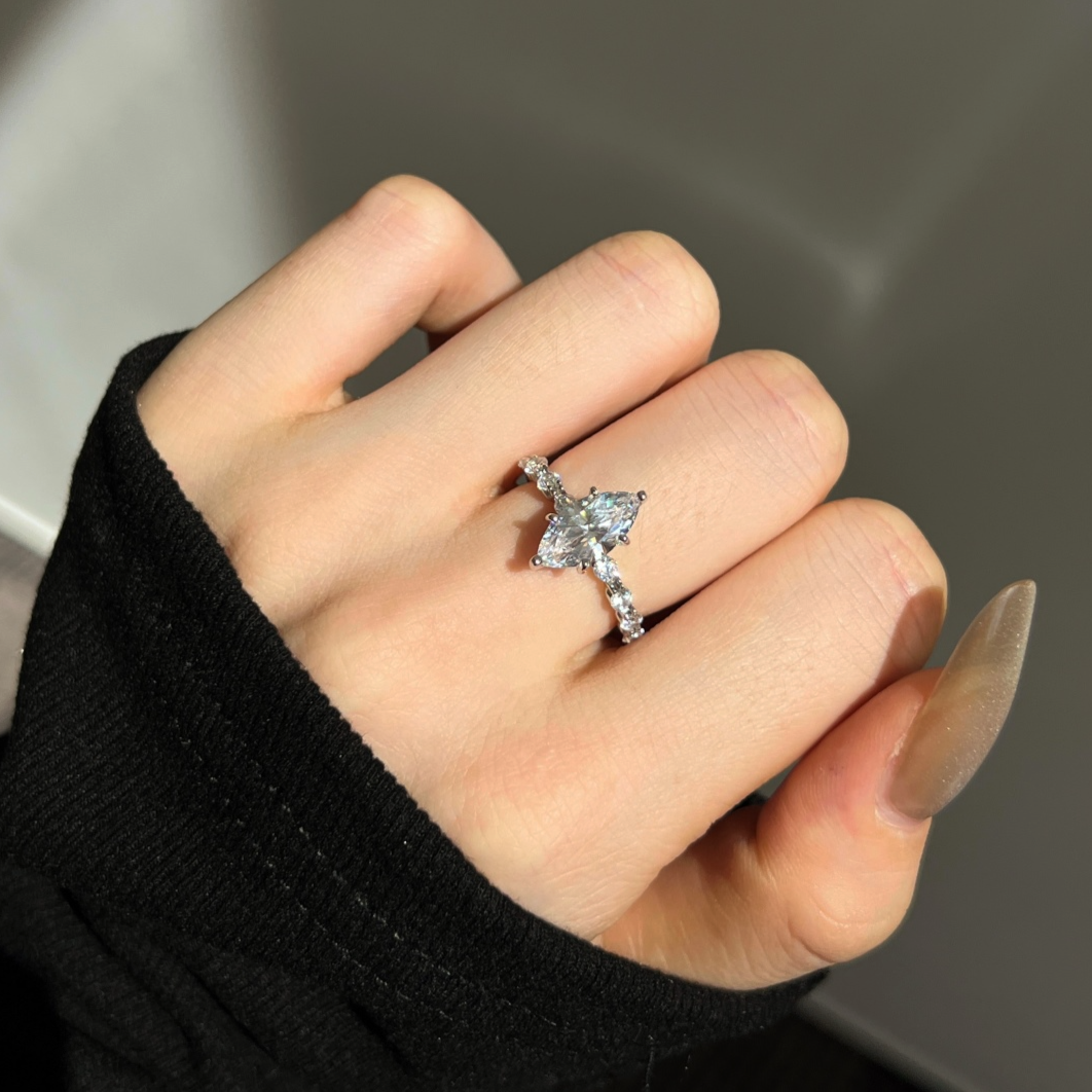 ZAINA™ Crown Ring