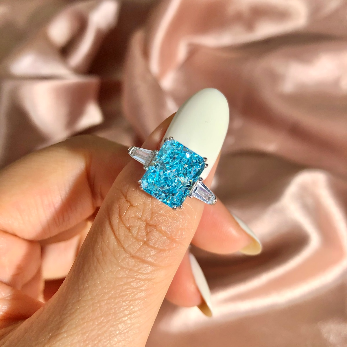 ZAINA™ Light Trap Ring