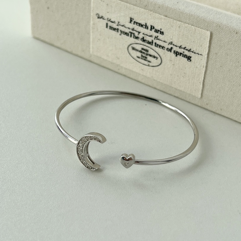 ZAINA™ Crescent Bracelet