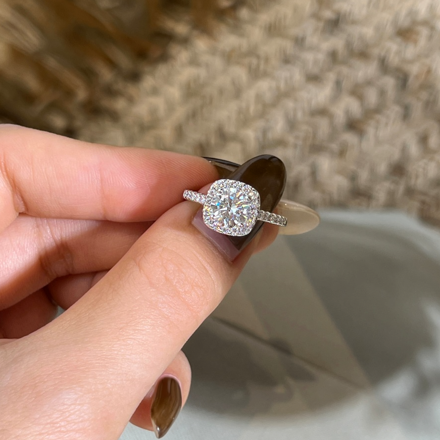 ZAINA™ Royal Ring