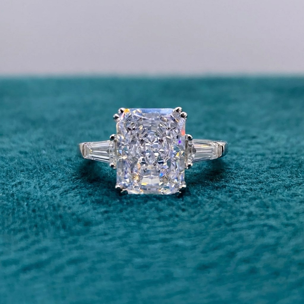 ZAINA™ Light Trap Ring